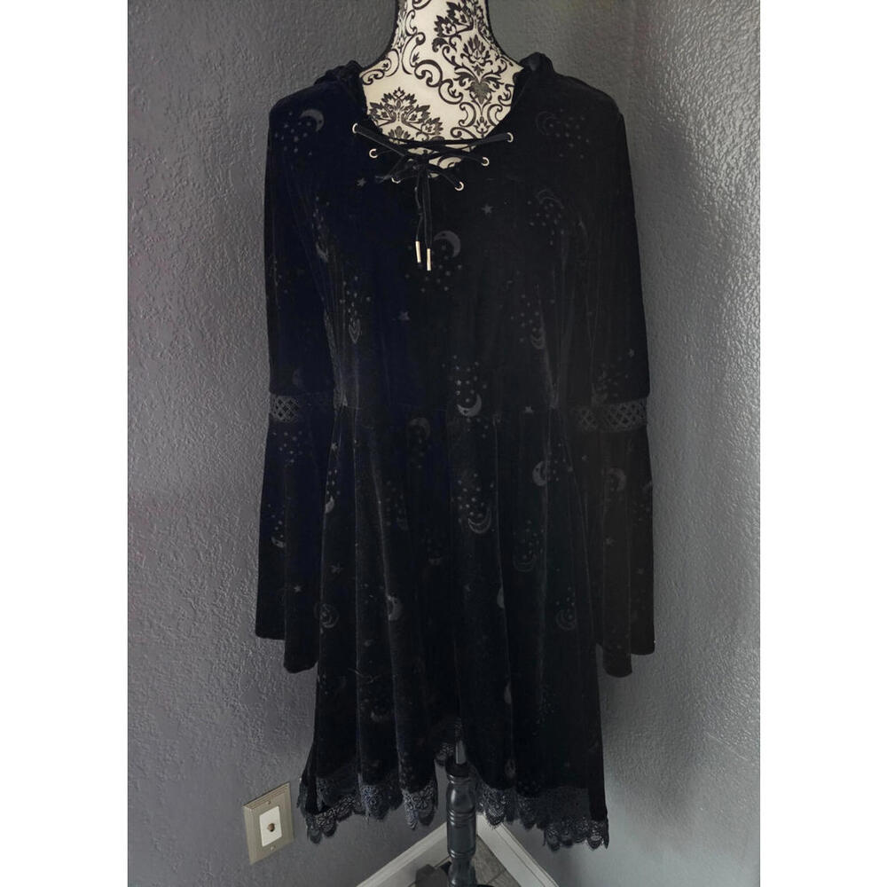Women's Spirit Halloween Black Velvet Dress Hoodie Bell Sleeves Witch Size Large